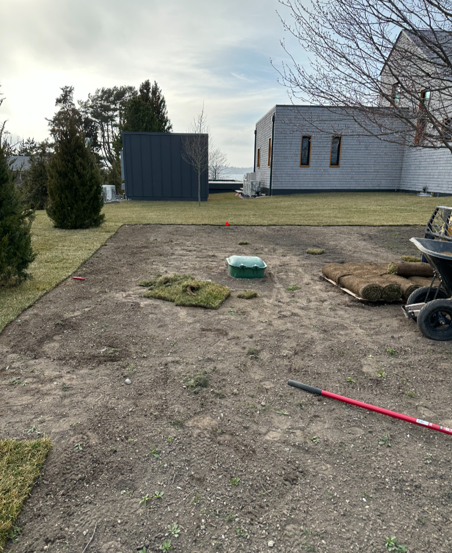 lawn install on new construction build-051