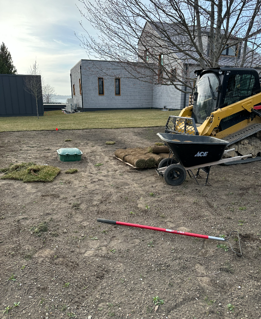 lawn install on new construction build-052
