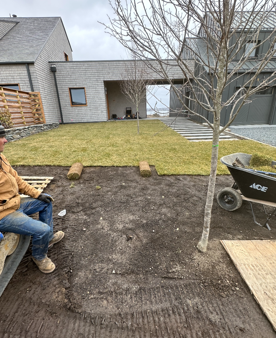 lawn install on new construction build-054