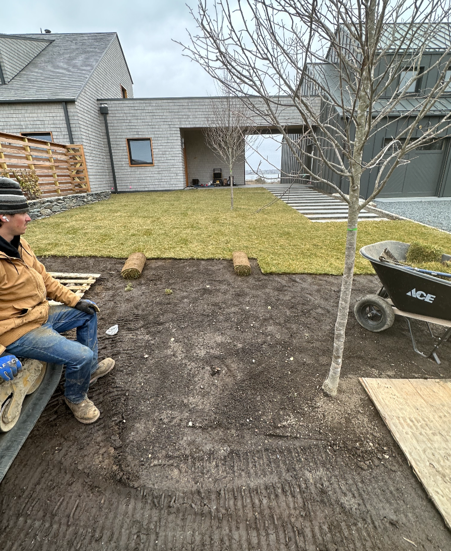lawn install on new construction build-055