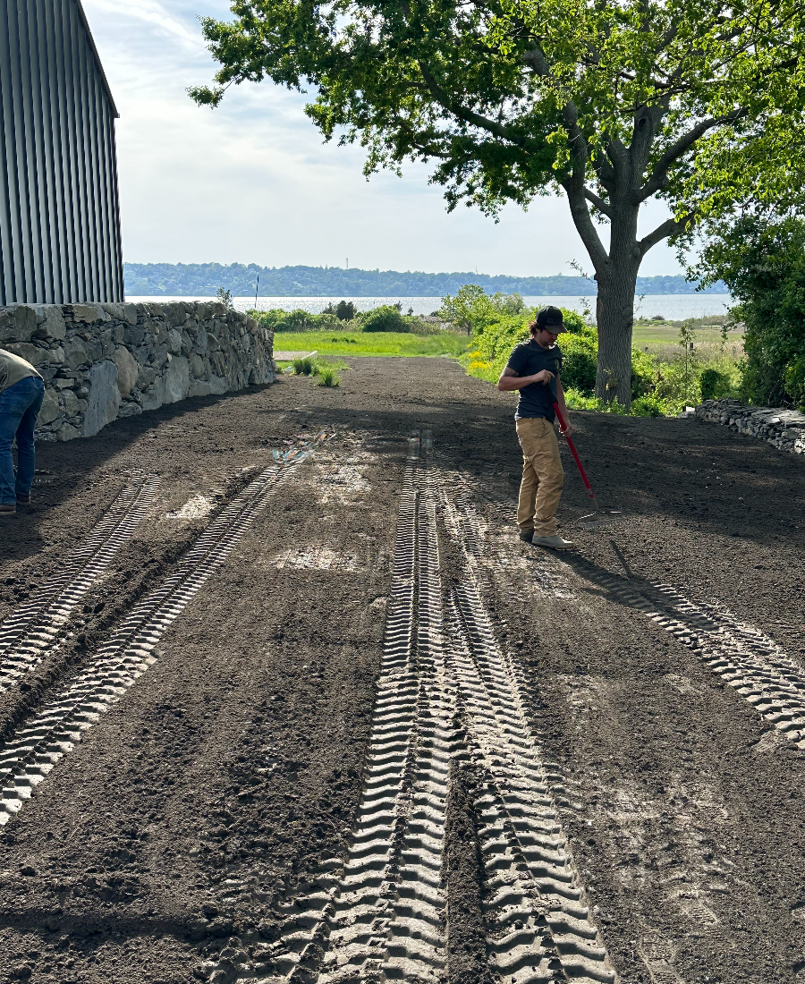 lawn install on new construction build-060